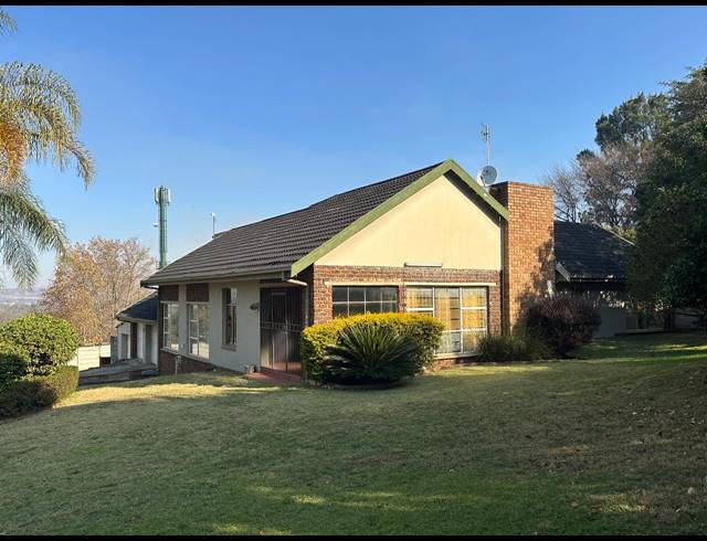 4 BEDROOM HOUSE FOR SALE IN SIGNAL HILL